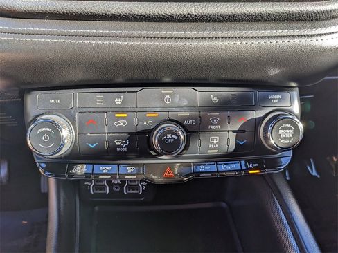 Used 2022 Dodge Durango GT image 25