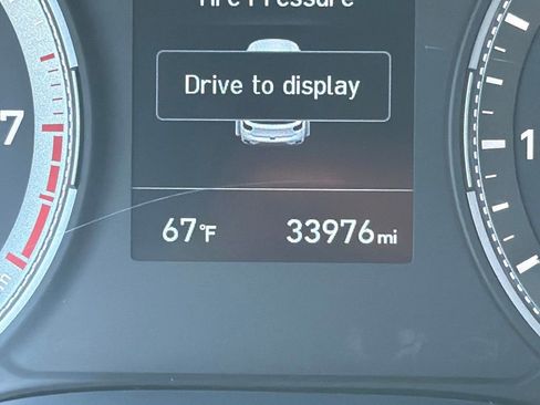 Used 2022 Hyundai Venue Limited image 19