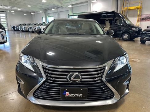 Used 2017 Lexus ES 350 FWD image 2