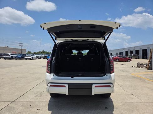 Used 2025 Nissan Armada SL w/ Captain's Chari Seat Package RWD image 29