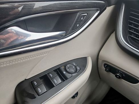 Used 2023 Buick Envision Preferred image 22