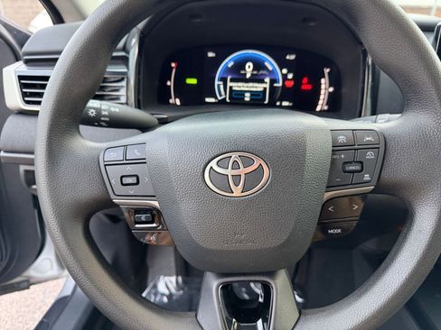 Used 2025 Toyota Camry LE image 27