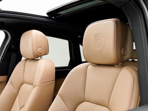 New 2025 Porsche Macan image 10