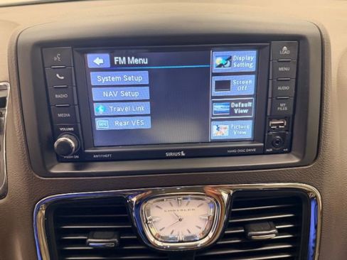 Used 2016 Chrysler Town & Country Touring FWD image 23