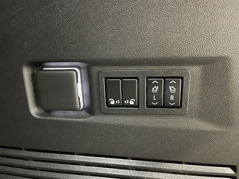 Used 2021 GMC Yukon Denali w/ Denali Premium Package image 25