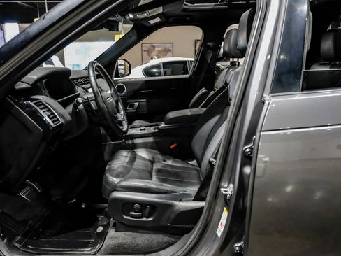 Used 2018 Land Rover Discovery SE AWD/4WD image 4
