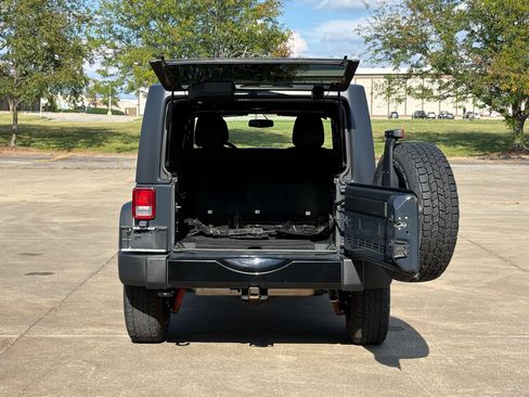 Used 2018 Jeep Wrangler Unlimited Sport AWD/4WD image 25