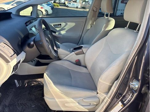 Used 2015 Toyota Prius Three image 10