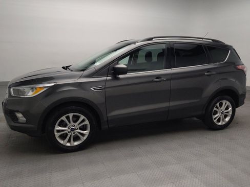 Used 2018 Ford Escape SE FWD image 2