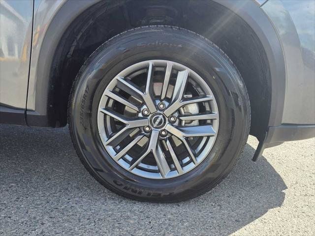 Used 2024 Nissan Rogue S AWD/4WD image 9