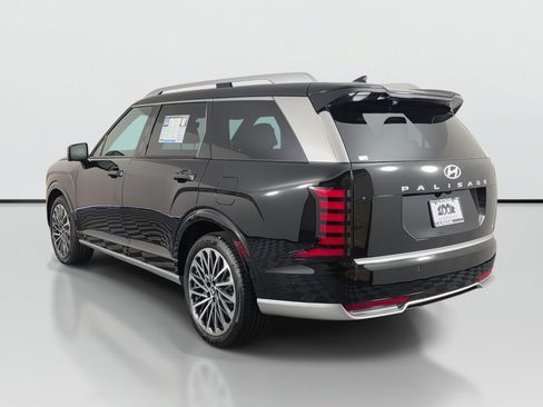 Used 2026 Hyundai Palisade Calligraphy AWD/4WD image 3