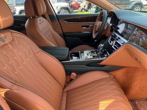 Used 2026 Bentley Flying Spur Plug-In Hybrid AWD/4WD image 6