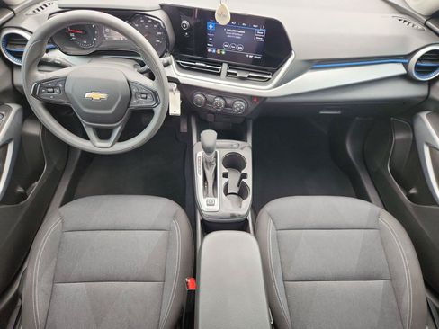 Certified 2025 Chevrolet Trax LS FWD image 18
