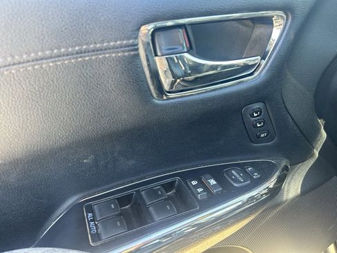 Used 2014 Toyota Avalon Limited image 10
