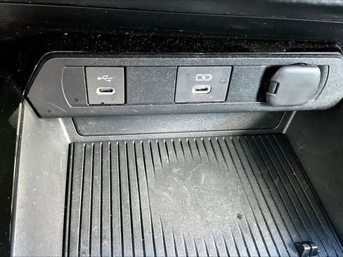 Used 2024 Toyota Prius XLE image 16