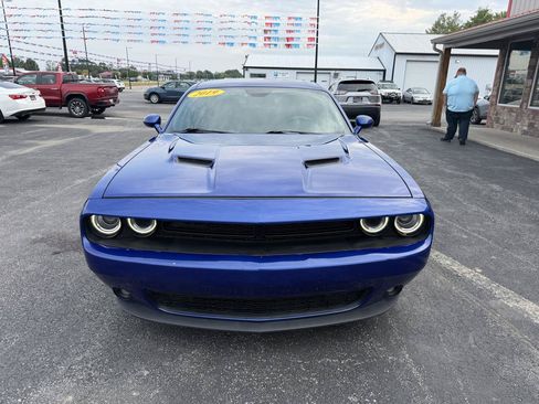 Used 2019 Dodge Challenger SXT w/ Blacktop Package RWD image 9