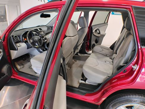 Used 2012 Toyota RAV4 4WD V6 w/ Tow Prep Pkg image 7