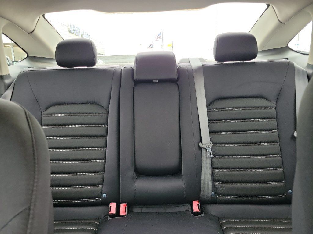 Used 2014 Ford Fusion SE FWD image 17