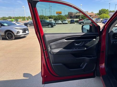 Certified 2025 Honda Pilot Touring image 10