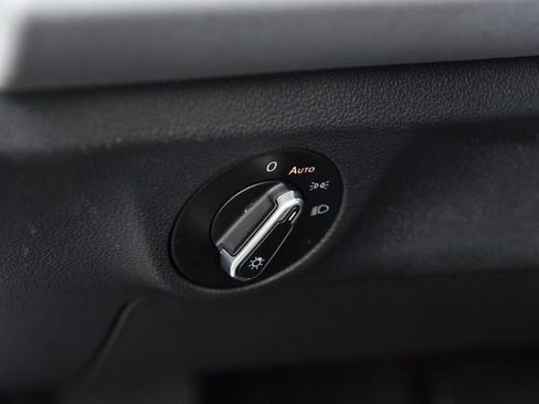 Used 2025 Volkswagen Jetta SE FWD image 11