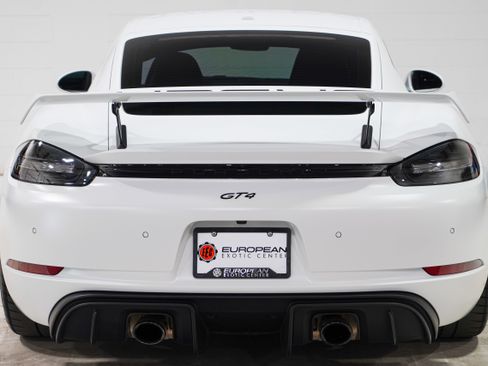 Used 2022 Porsche 718 Cayman GT4 RWD image 3