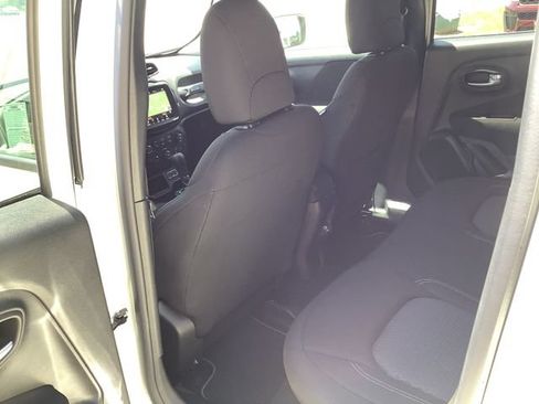 Used 2021 Jeep Renegade Latitude FWD image 22