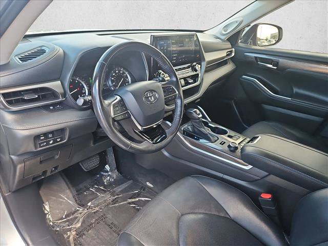 Used 2021 Toyota Highlander Limited AWD/4WD image 11