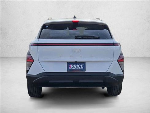 Used 2024 Hyundai Kona SEL image 6