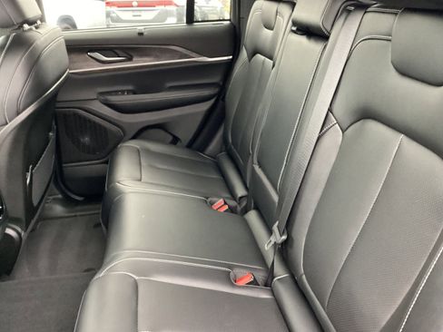 Used 2024 Jeep Grand Cherokee Limited w/ Luxury Tech Group II image 13