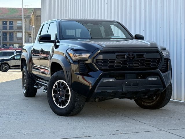 Used 2024 Toyota Tacoma TRD Off-Road w/ TRD Off Road Upgrade Package AWD/4WD image 2
