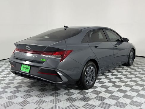 Used 2024 Hyundai Elantra SEL FWD image 9