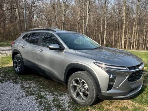 Used 2024 Chevrolet Trax LT w/ Driver Confidence Package image 5