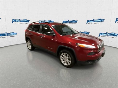 Used 2016 Jeep Cherokee Sport image 2