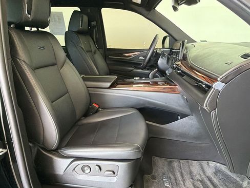 Used 2022 Cadillac Escalade Luxury AWD/4WD image 30