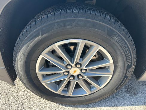 Used 2022 Chevrolet Traverse LT FWD image 5