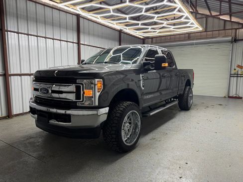 Used 2019 Ford F250 XL w/ STX Appearance Package AWD/4WD image 3