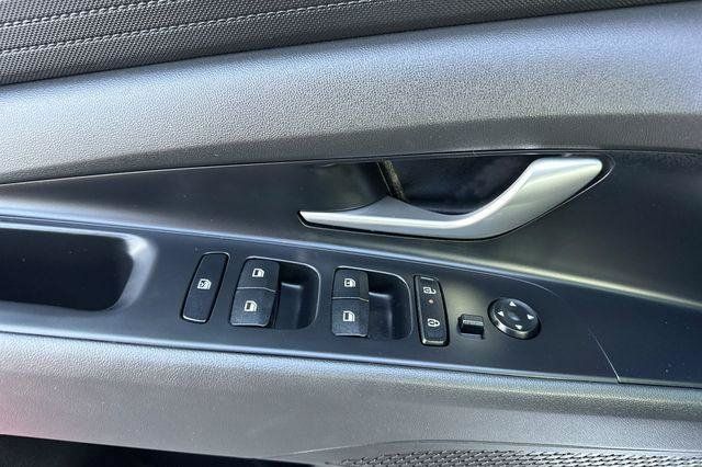 Certified 2026 Hyundai Elantra SE FWD image 11