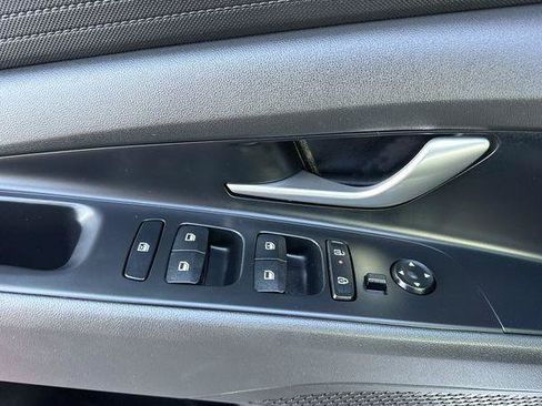 Certified 2026 Hyundai Elantra SE FWD image 11