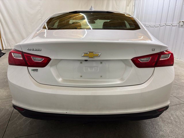 Used 2018 Chevrolet Malibu LT w/ Leather Package FWD image 6