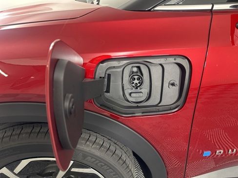 New 2026 Chevrolet Equinox EV LT image 10