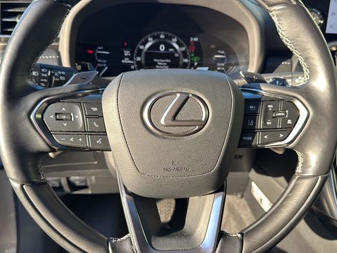 Used 2023 Lexus LX 600 4WD w/ Luxury Package image 19