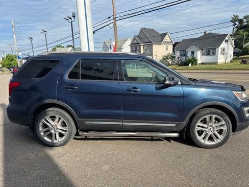 Used 2017 Ford Explorer XLT w/ Equipment Group 201A AWD/4WD image 5