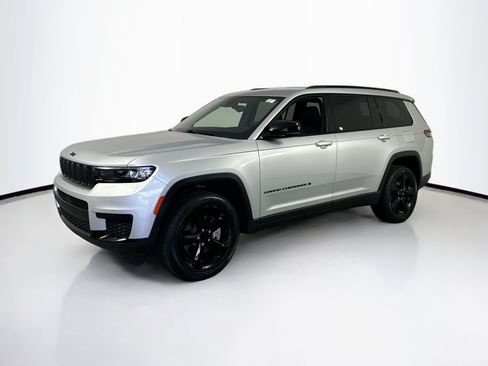 Used 2023 Jeep Grand Cherokee L Laredo RWD image 1