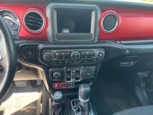Used 2021 Jeep Wrangler Unlimited Rubicon w/ Cold Weather Group AWD/4WD image 17