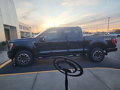 Certified 2021 Ford F150 XLT w/ Equipment Group 302A High image 7