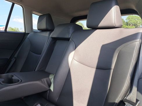 Certified 2022 Toyota Corolla Cross XLE image 8