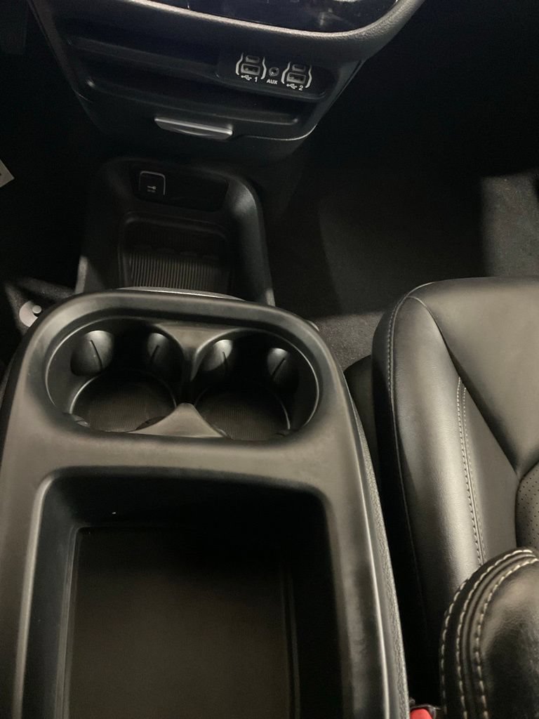 Used 2025 Chrysler Pacifica Select FWD image 19