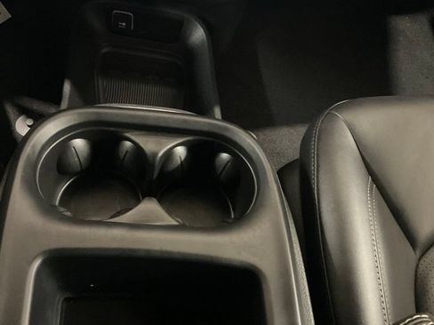 Used 2025 Chrysler Pacifica Select FWD image 19