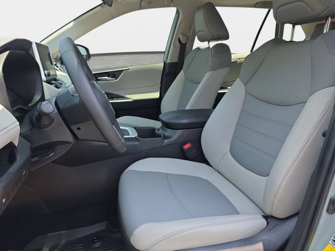 Used 2023 Toyota RAV4 XLE Premium FWD image 15