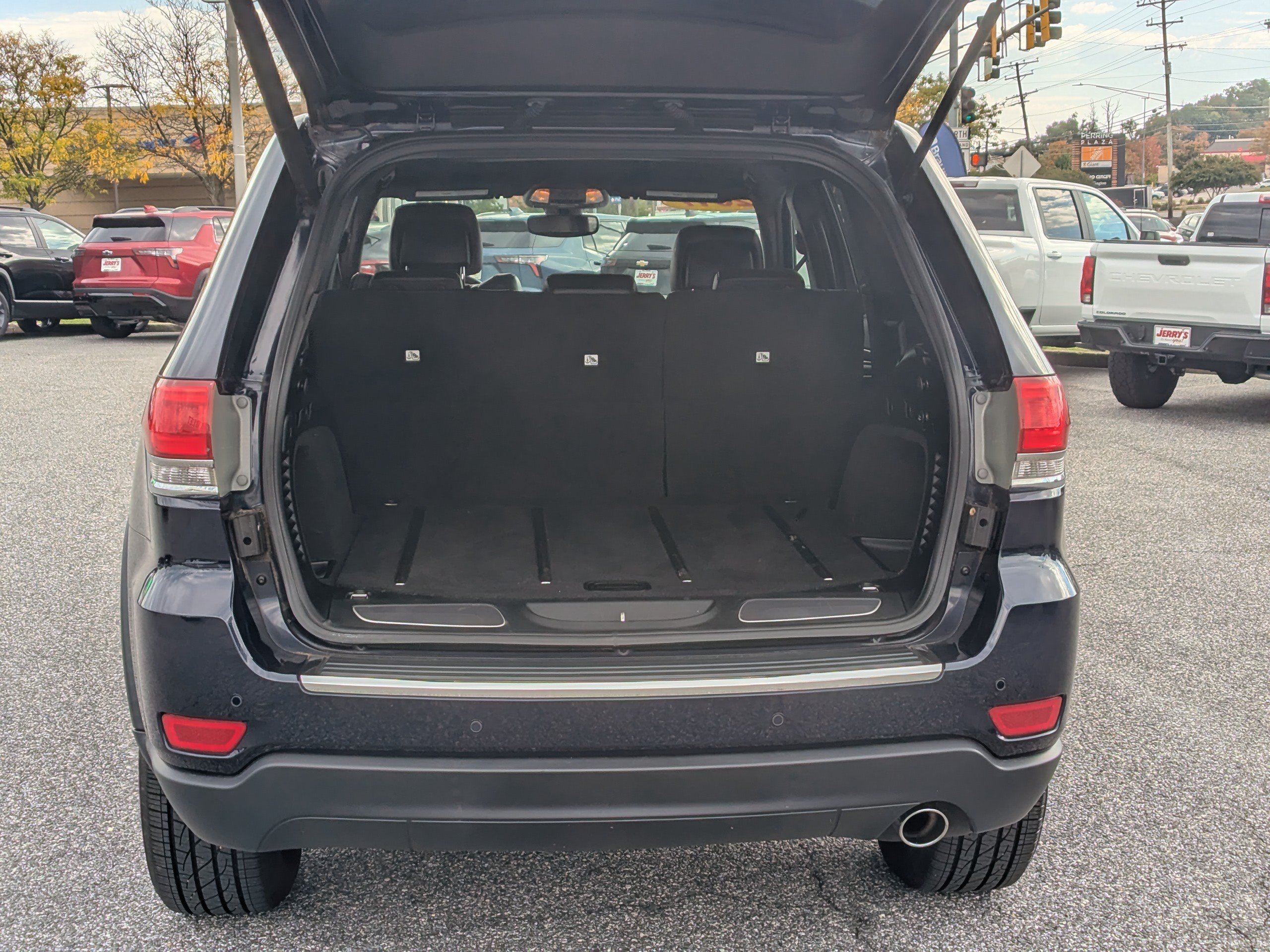Used 2017 Jeep Grand Cherokee Limited AWD/4WD image 8